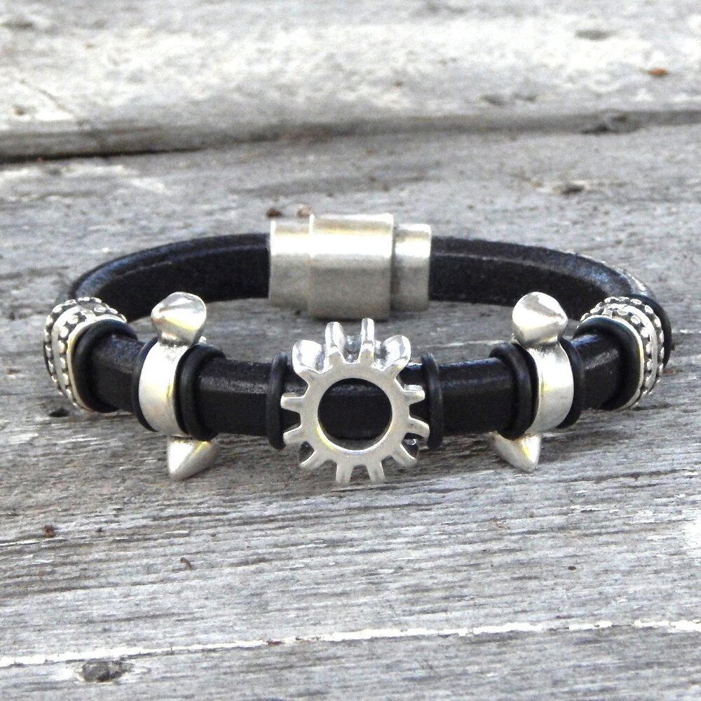 Leather Bracelet - Slider Charm - Gears - Steampunk - Licorice Leather -HANDMADE